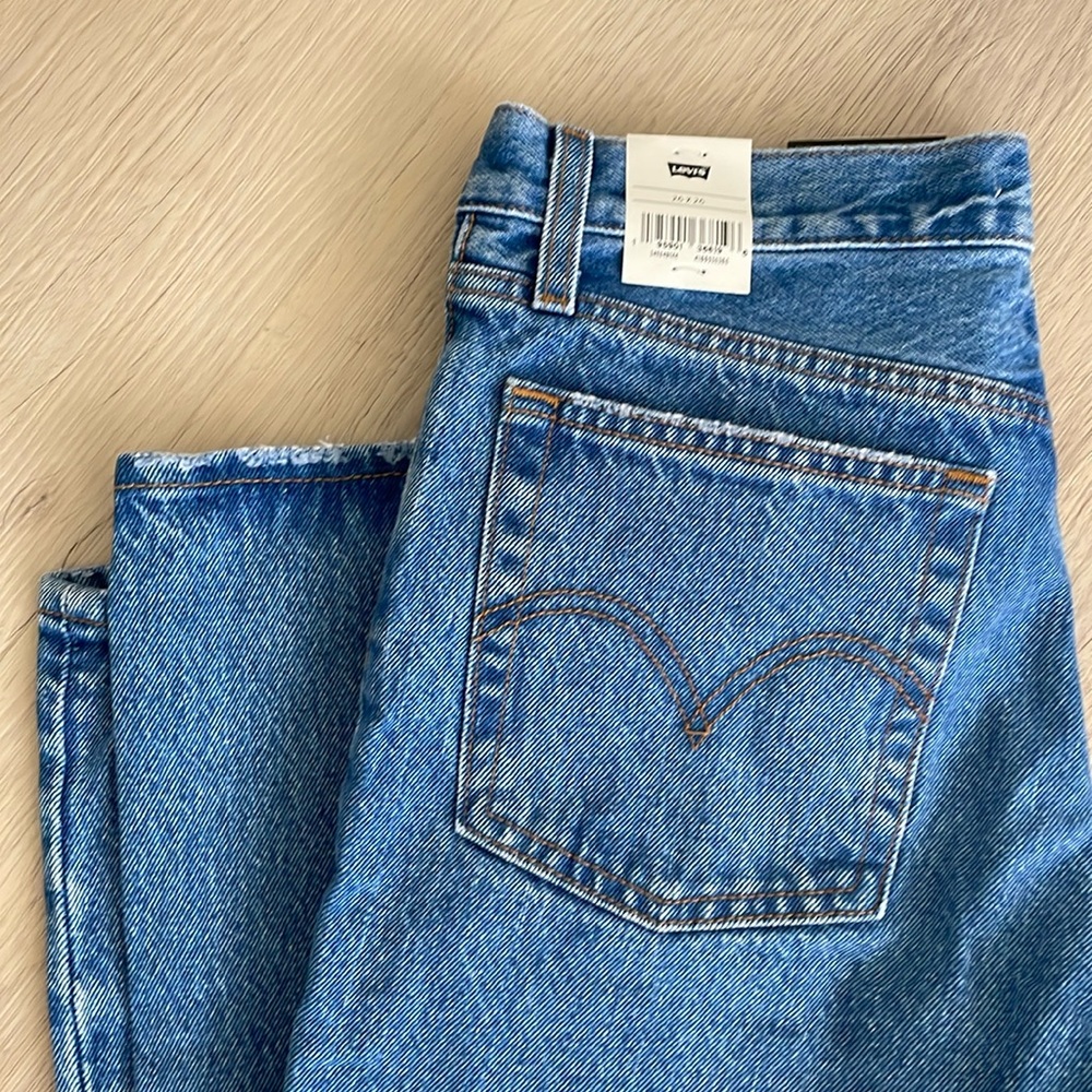Levi wedgie straight size 26